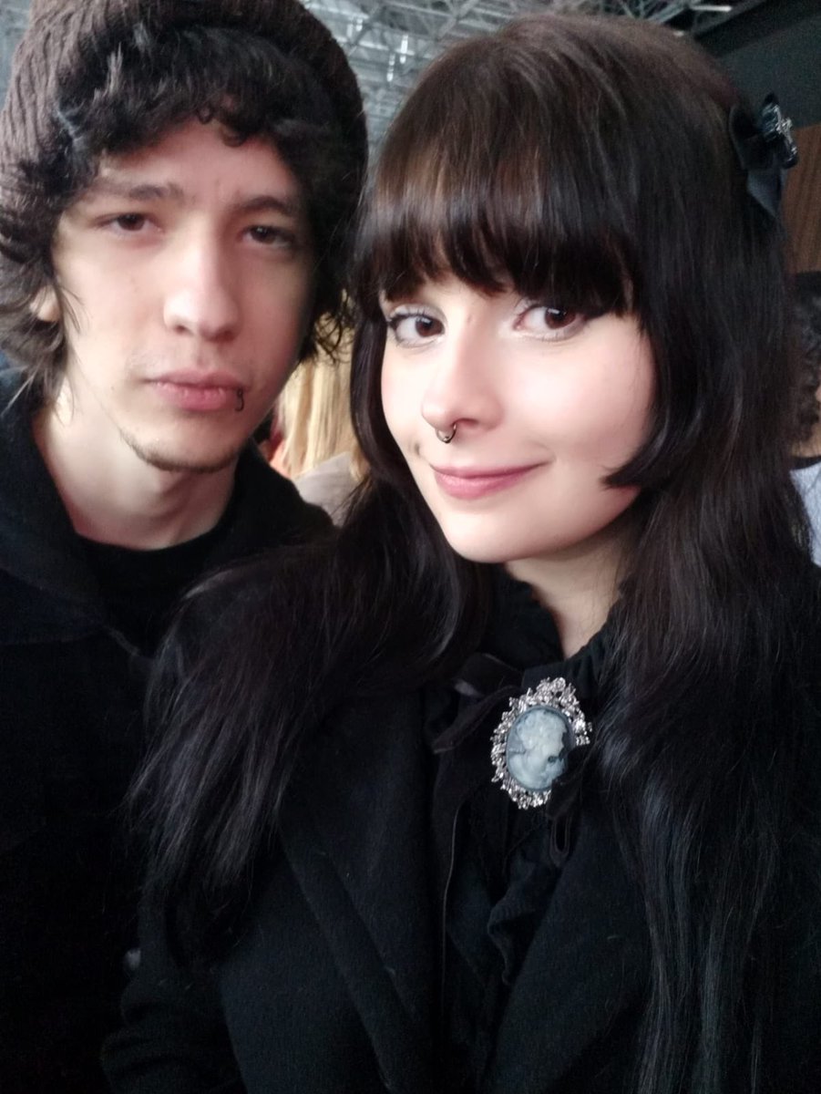 shrkwife's tweet image. hoje foi #legal mas um pombo cagou na minha cabeça no final #notsofun….. 🥲