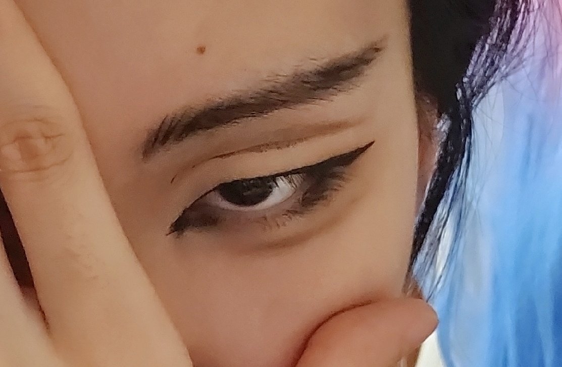 guys i was messing around with makeup as a joke... IDK WHAT I DID BUT I LIKE IT😭