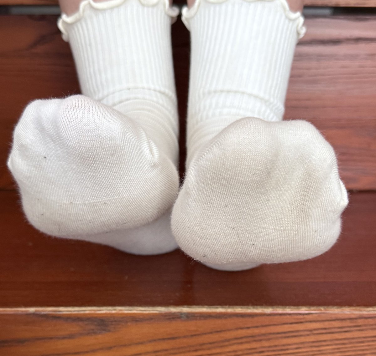 白袜刚穿了一会儿
就脏了
大家早上好