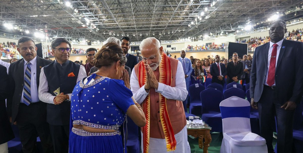 narendramodi's tweet image. Today’s community programme in Port of Spain was made even more special by the distinguished presence of Prime Minister Kamla Persad-Bissessar. I thank her for the kind words and the emphasis on strong India-Trinidad & Tobago friendship. 🇮🇳 🇹🇹