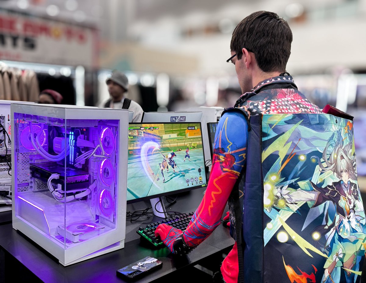 CLXGaming's tweet image. Such a great start to AX day 1 with @MDOTRAGE
See everyone tomorrow for more Zenless Zone Zero and Jane Doe pulls!
#CLXGaming #AnimeExpo2025