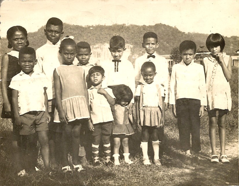 errefurtado's tweet photo. >>>|aos cinco anos, com os manos e a minas nas quebradas de são vicente/sp... https://t.co/fGrigp3gxb