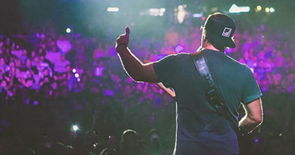 💥 What are you waiting for?! Keep up with all the country music news and givaways by joining  our Weekly Round-Up e-newsletter!

countryswag.us12.list-manage.com/subscribe?u=b7…