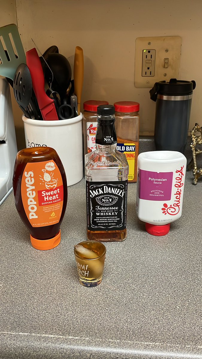 KillaKAB's tweet image. You know you’re old when you pumped 💪🏾 about shit like this #popeyesSweetHeat #ChickFila #Polynesian   🥃