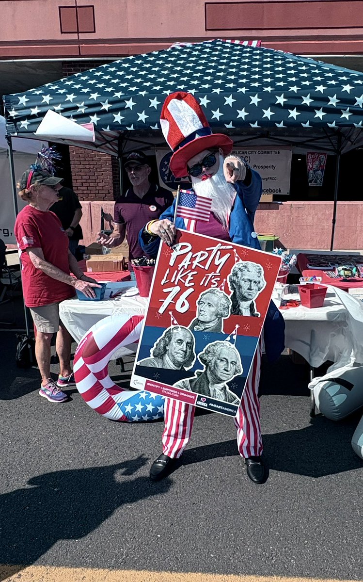 astpierre55's tweet image. Celebrating freedom isn’t once a year, it’s every day 🦅
Great opportunity being part of the Fitchburg Civics Day and getting more people involved with @TPUSA 🇺🇸 We aren’t waiting for the best to come, because it’s already here 🔥
#RedWhiteandBlue #CivicsDay #Conservatism
