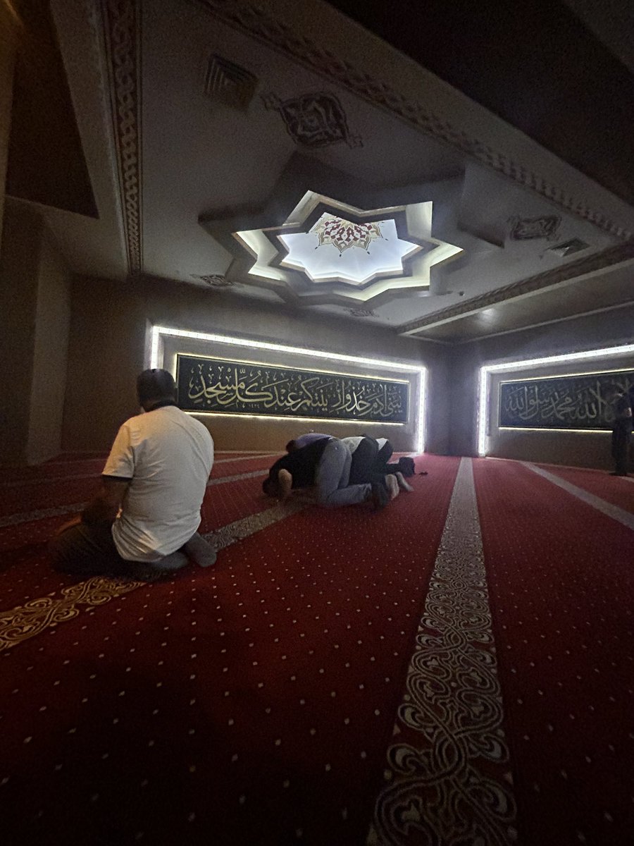 …
Selam olsun sabah namazına kalkanlara…….

#SabahNamazı