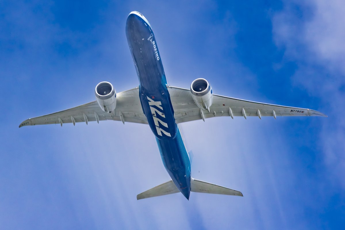 Buc_Shot19's tweet image. Boeing 777-9, N779XW, BOE1, departs KBFI through the morning marine layer, then returns 5 1/2 hours later after a rollercoaster flight test over the Pacific Ocean.
#backyardplanespotting