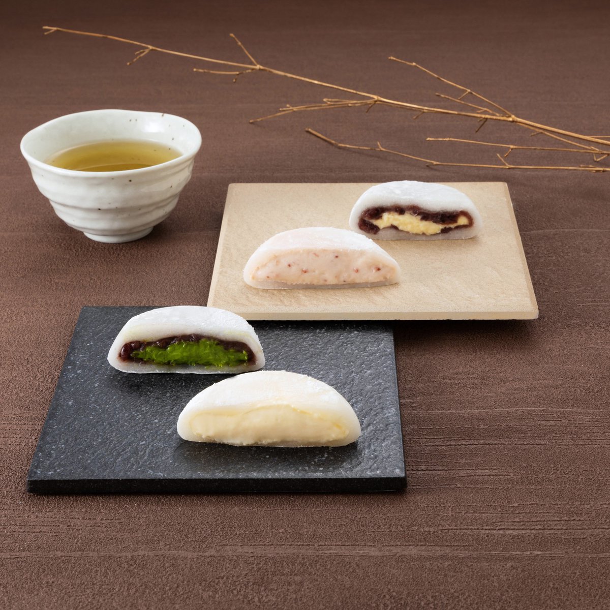 🌞夏ギフト　人気No3

／
とろけるくりーむ大福４種12個詰合せ
＼

冷たいままでもくちどけの良い『スプーンで食べる』とろけるくりーむ大福。
4種類のお味をお楽しみいただけます🍴

▼詳しくはこちら
hattendo.jp/shop/g/gda013/

#八天堂