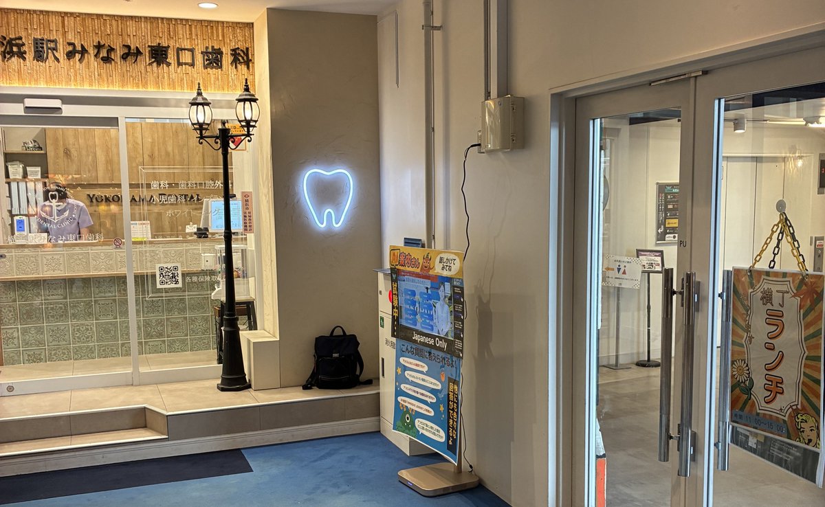 このたび株式会社マザーエンタテイメント様のエンターテインメントビル「アソビル(asobuild.com)」に弊社サービスSmartTalkAIをご導入いただきました。
館内案内や問い合わせ対応などを多言語でサポートいたします。
詳細はこちら↓
smart-talk-ai.com
#AIアバター #SmartTalkAI