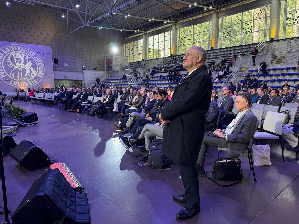 A lo largo de la #IAJU2025 se expusieron valiosas presentaciones sobre temas prioritarios en la actualidad como la crisis de la democracia, la salud mental y espiritual de los estudiantes, el secularismo, la inteligencia artificial, los migrantes y refugiados y la justicia