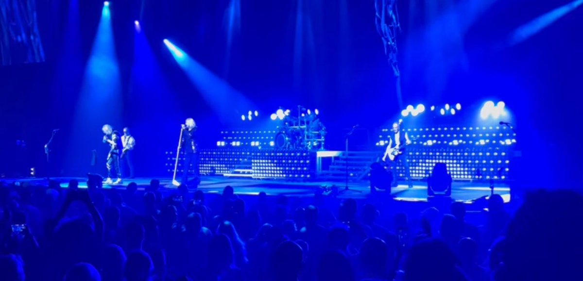 dltourhistory's tweet photo. Def Leppard News - #DefLeppard - Uncasville, CT 3rd Jul 2025 🇺🇸

#LiveUpdates - The show is on. Love Bites 📸

#setlist #uncasville #joeelliott
https://t.co/xjzM9BsiIl https://t.co/MLjsdluORX