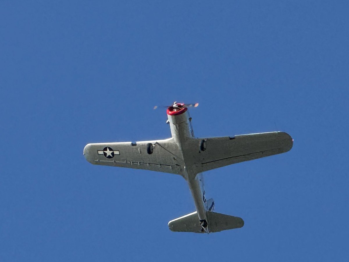 MidwestPlanes's tweet photo. Seriously cool T-6 Texan flying around today. Pilot saw me taking photos and did a couple loops. 🤗 https://t.co/dCEJynWodc