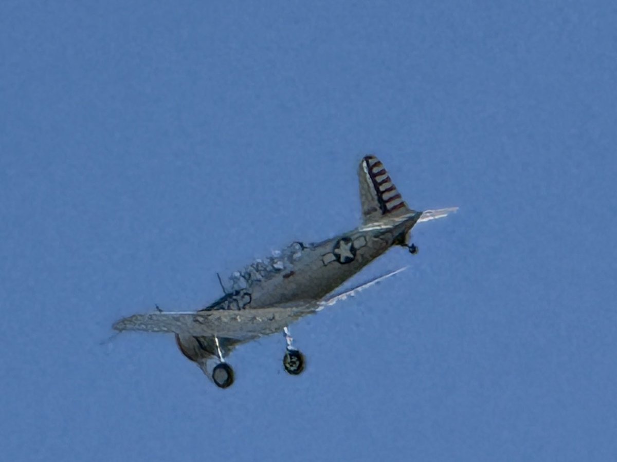 MidwestPlanes's tweet photo. Seriously cool T-6 Texan flying around today. Pilot saw me taking photos and did a couple loops. 🤗 https://t.co/dCEJynWodc