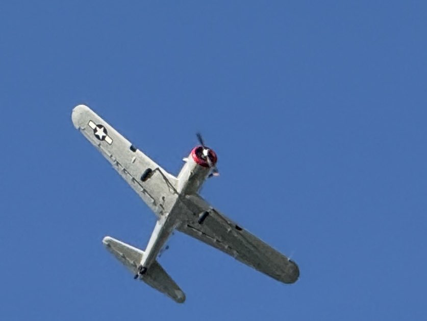 MidwestPlanes's tweet photo. Seriously cool T-6 Texan flying around today. Pilot saw me taking photos and did a couple loops. 🤗 https://t.co/dCEJynWodc