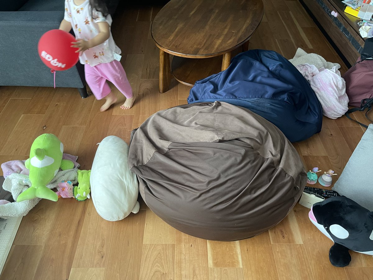 Gb350Sbkc's tweet photo. 「バイクでお出かけするね！」って伝えたら「ダメーっ！」って言われてバリケード作られてます、たすけて… https://t.co/fDWXRmVy4q