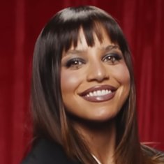 laschicasyyo's tweet image. dios lo desesperada que está emilia mermes para intentar ser relevante que ahora quiere copiarse la estetica de la coqueta 💀