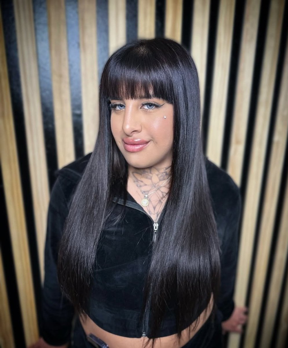 laschicasyyo's tweet image. dios lo desesperada que está emilia mermes para intentar ser relevante que ahora quiere copiarse la estetica de la coqueta 💀