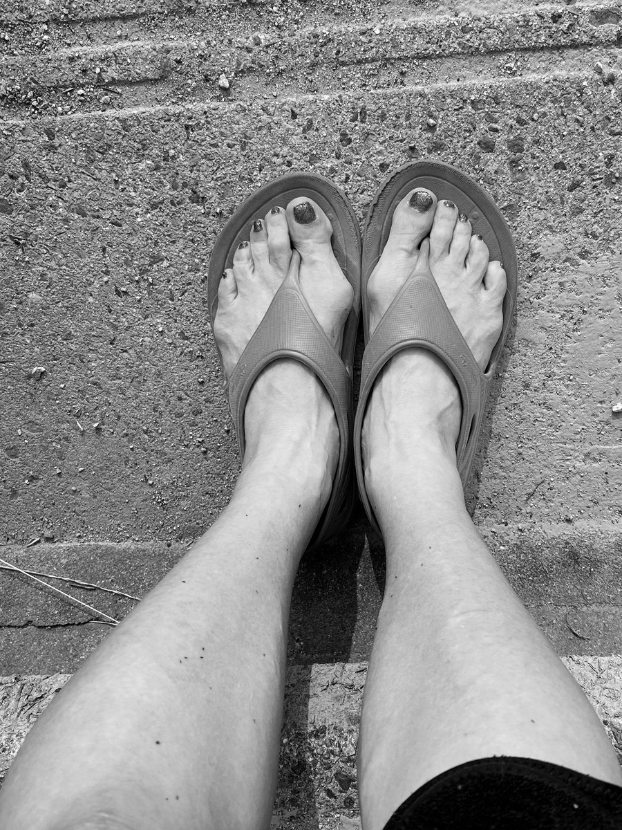 昨日珍しく急遽同僚と飲みに行くことになりLR60参加できず😭
今朝は二日酔いで起きれず、途中から　#ライブラン  参加して酒抜きジョグ。
#台湾サンダル　のおかげでサクッと走れた😄
仕事の都合でベルリンマラソン行けないかも😭これから上司と交渉‼️