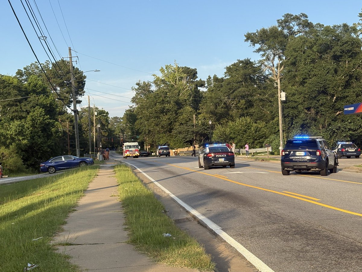 We are investigating a deadly shooting at Forrest Rd. &amp; Avalon Rd. One person deceased. As the suspect(s) fled the scene, a crash involving multiple vehicles occurred nearby. No injuries were reported in the collision. The investigation is being led by our Violent Crimes Unit.