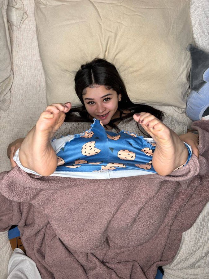 Val_🍑 tweet media