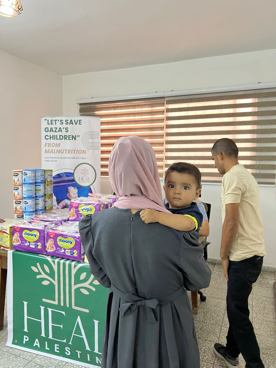 healpalestine_'s tweet image. July 2, 2025- In the midst of tragedy and under a relentless blockade, G za’s children are facing unimaginable hardship. In response to these catastrophic conditions, HEAL Palestine has begun distributing infant formula, nutritional supplements, and diapers through its medical…