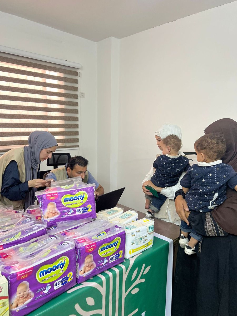 healpalestine_'s tweet image. July 2, 2025- In the midst of tragedy and under a relentless blockade, G za’s children are facing unimaginable hardship. In response to these catastrophic conditions, HEAL Palestine has begun distributing infant formula, nutritional supplements, and diapers through its medical…