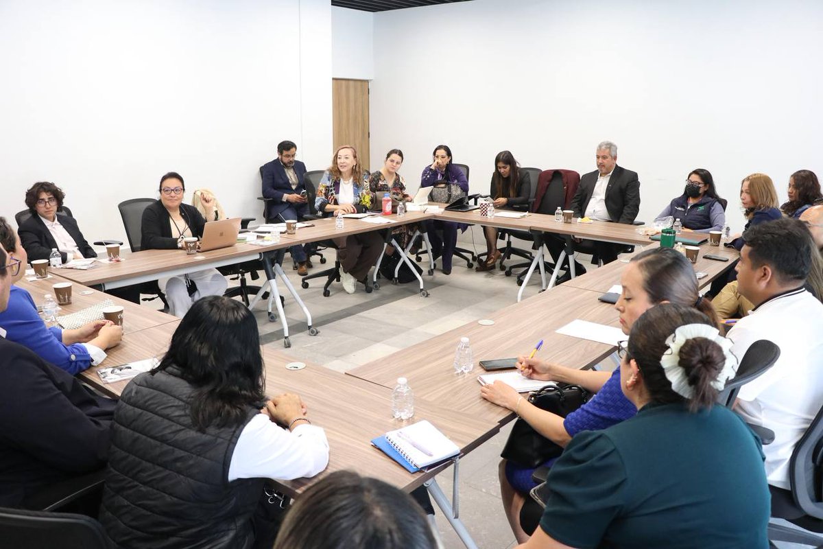 mujeresgobmx's tweet photo. Desde Puebla, la subsecretaria @GomezSaracibar encabeza la Conferencia para juventudes: Procesos participativos para la construcción comunitaria del #PIPASEVM.
Encuentro donde jóvenes dialogaron sobre sus problemáticas y propusieron soluciones para erradicar violencias. https://t.co/v43yatPbPx