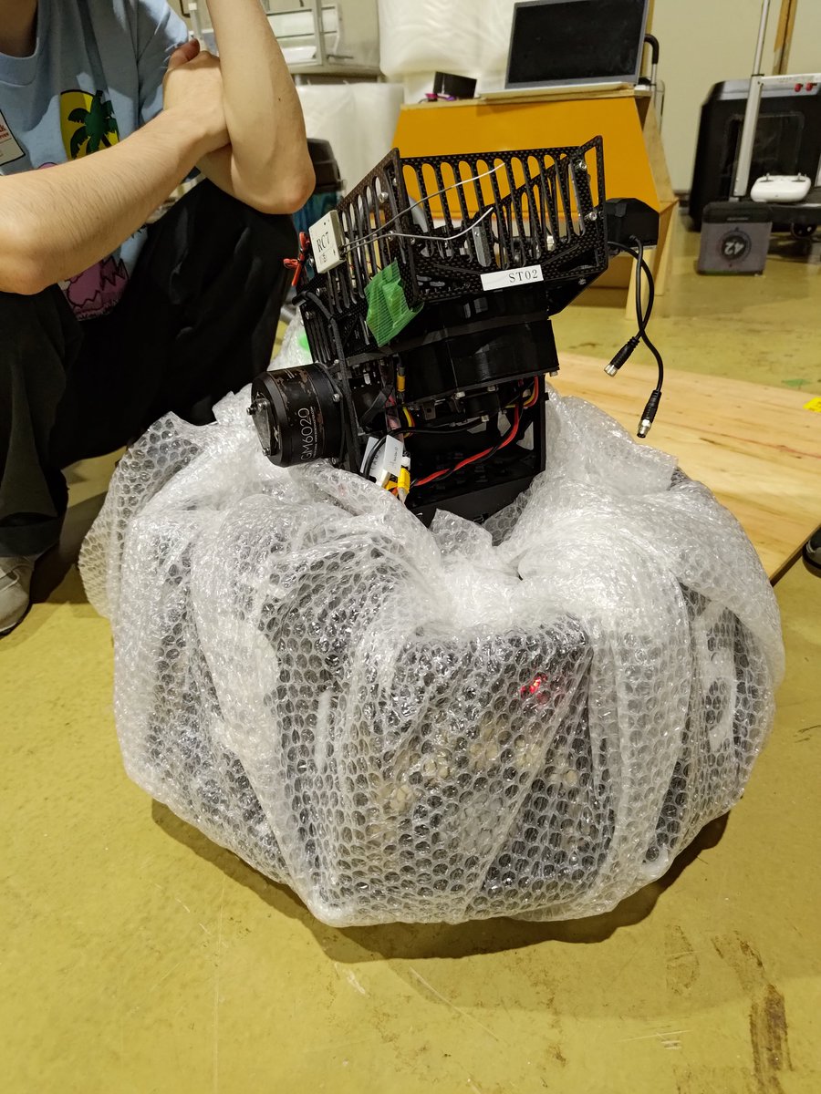 先日、RMUCに出場するロボットを発送しました！ たくさんの想いが詰まったこのロボットが、無事に中国の地に届き、大活躍してくれることを祈っています。
行ってこい！

#ロボコン #ロボット #RMUC2025 #PhoenixRobots