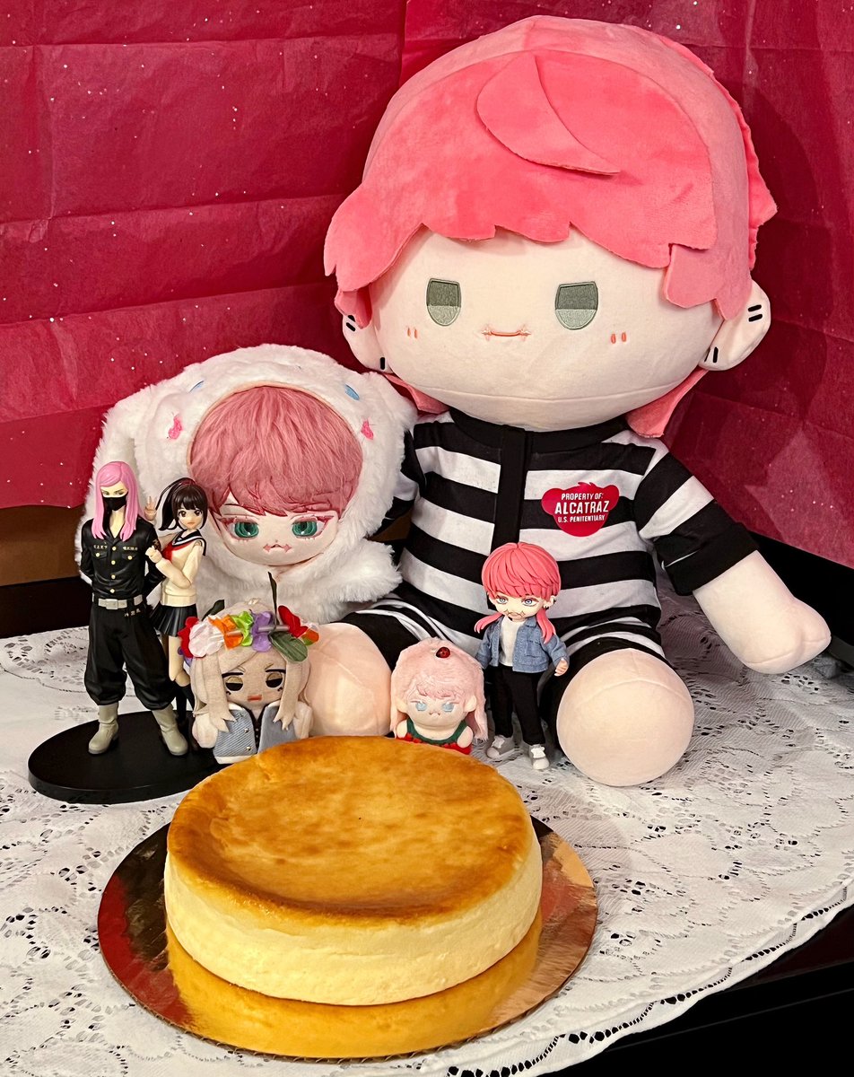 amanda1ee's tweet photo. i feel like you guys see enough of my merch the way it is so i did something smol this year 🤭💖 happy birthday to my absolute fave ever!
#三途春千夜誕生祭2025
#三途春千夜生誕祭2025 https://t.co/CFy3bMds77