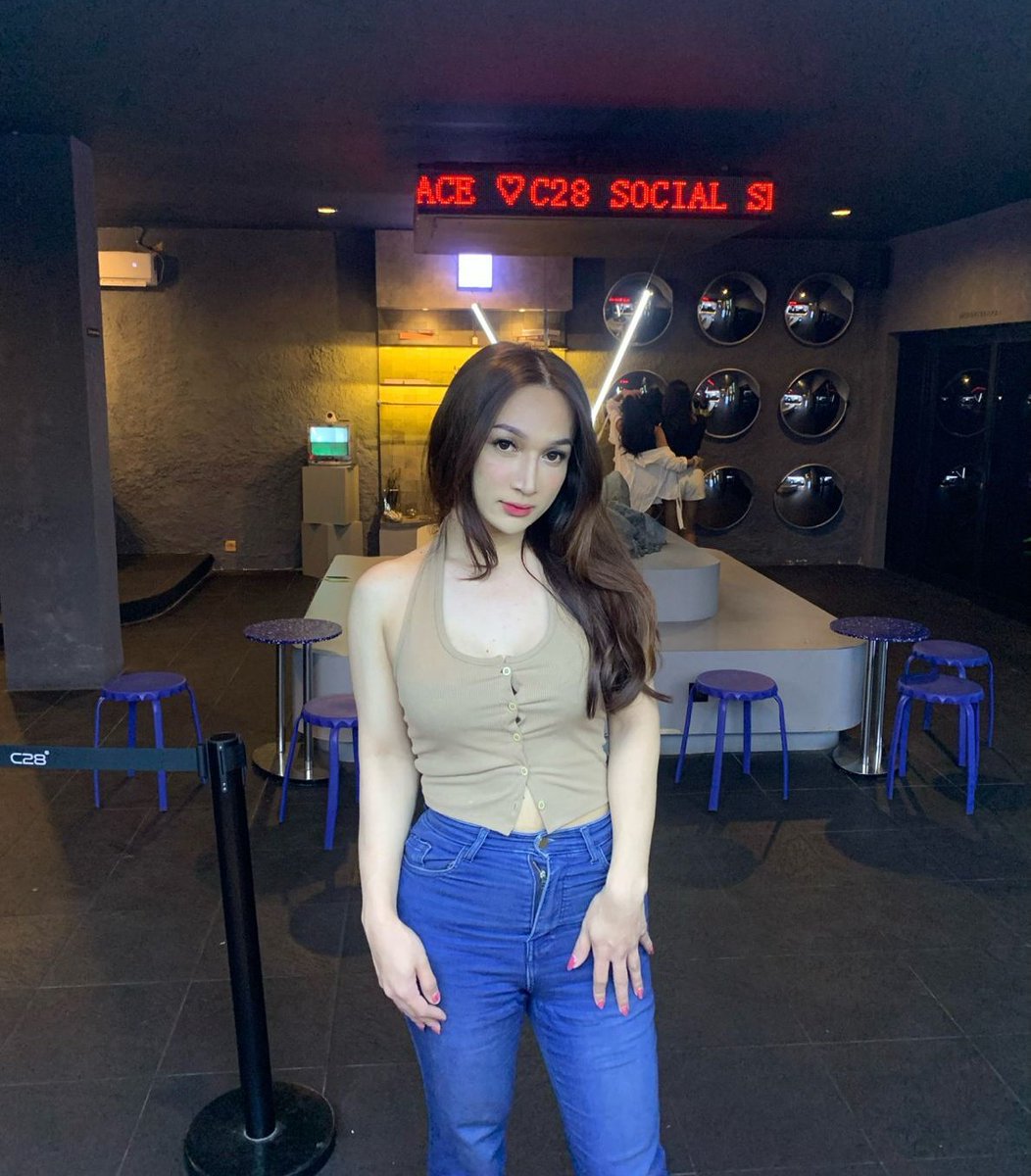 Masih di jogja
Mager mau kemana mana
Gatau besok wkwk
#shemalejogja
#wariajogja
#wariasemarang
#wariasolo