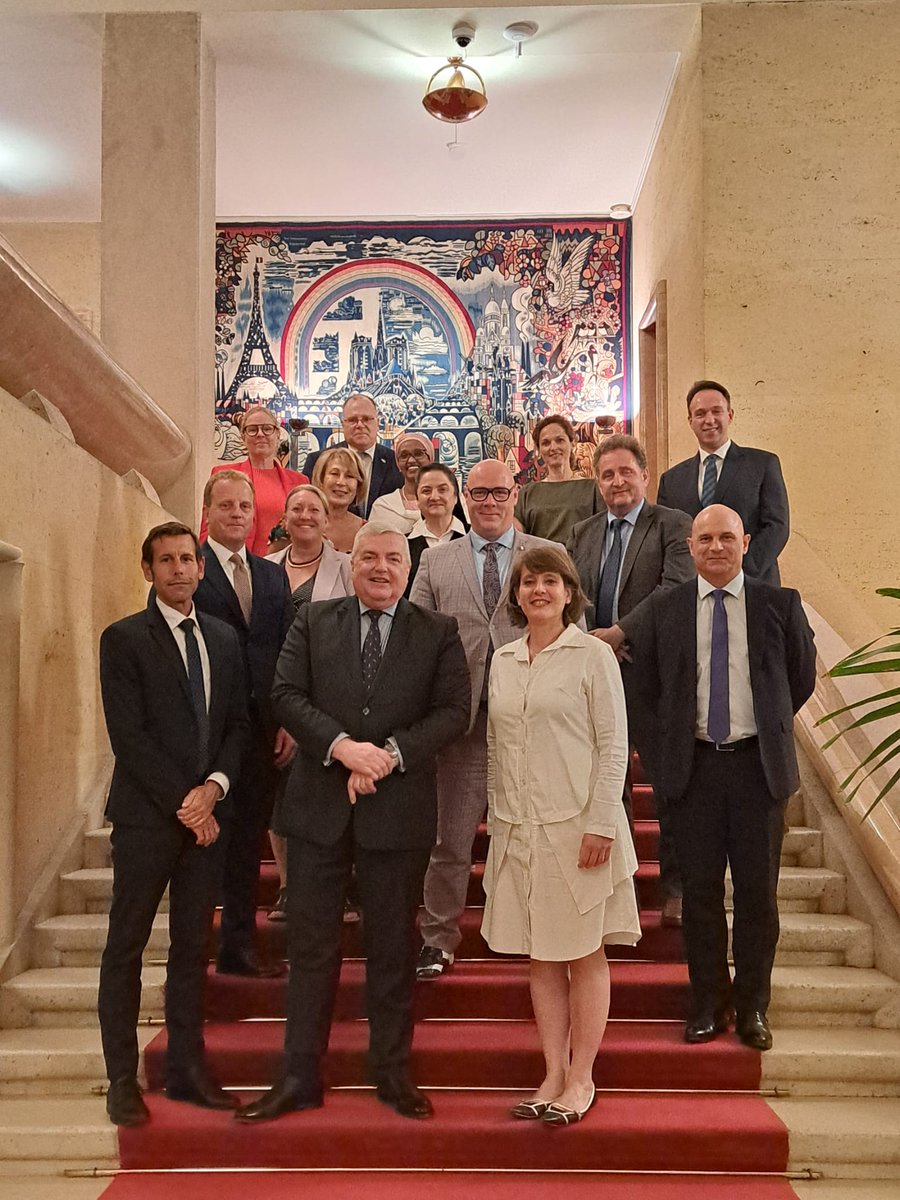 A l'occasion du départ prochain de <a href="/ChMontel/">Charlotte Montel</a> et de moi-même, merci à l'Ambassadeur <a href="/mraillet/">Michel Miraillet</a> pour avoir réuni (de manière non exhaustive !), dans des domaines très différents, quelques-uns de nos meilleurs interlocuteurs, partenaires et amis pendant 4 ans de mission au 🇨🇦 !