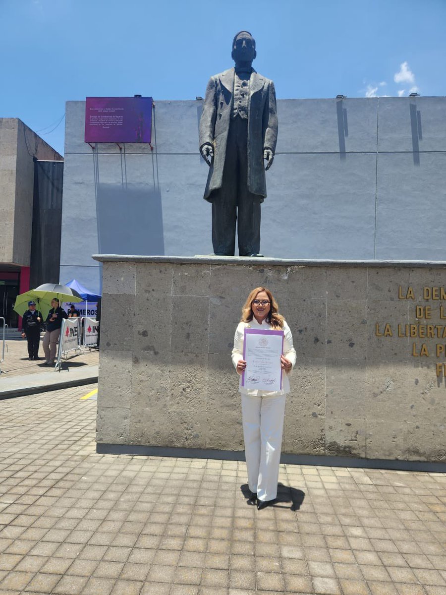 Juezabetyrojas's tweet photo. ✨¡Hoy es un día muy especial!✨
Con enorme emoción les comparto que me fue entregada la constancia de mayoría que me acredita como Magistrada Electa en Materia de Trabajo del Sexto Circuito 🩷⚖️

Este logro no sería posible sin el apoyo, la confianza y el cariño de cada una y cada uno de ustedes que votaron por mí, que creyeron en este proyecto y me acompañaron con el corazón. ¡Gracias infinitas! 🙌🌟

Hoy más que nunca reafirmo mi compromiso con la justicia, con la dignidad y con el servicio público.
Muy pronto estaré de regreso en Puebla, lista para trabajar con todo el amor que siento por mi tierra y por su gente. 💪🏽🌄
¡Vamos a construir juntas y juntos un mejor futuro!

Con respeto, entusiasmo y todo mi agradecimiento,
Beatriz Rojas Méndez
#MagistradaElecta
#GraciasPorCreer