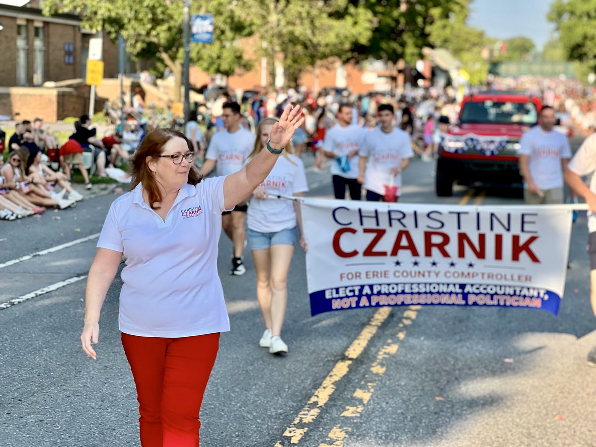CzarnikForErie's tweet image. We kicked off the Fourth of July celebrations at the East Aurora Independence Day Parade! 🇺🇸 Thank you to everyone who came out to celebrate and cheer us on!