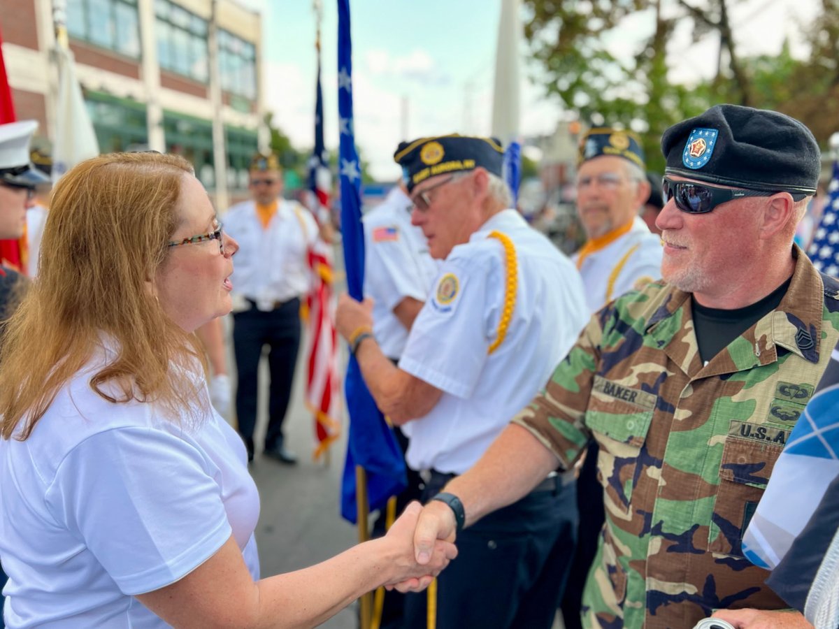 CzarnikForErie's tweet image. We kicked off the Fourth of July celebrations at the East Aurora Independence Day Parade! 🇺🇸 Thank you to everyone who came out to celebrate and cheer us on!