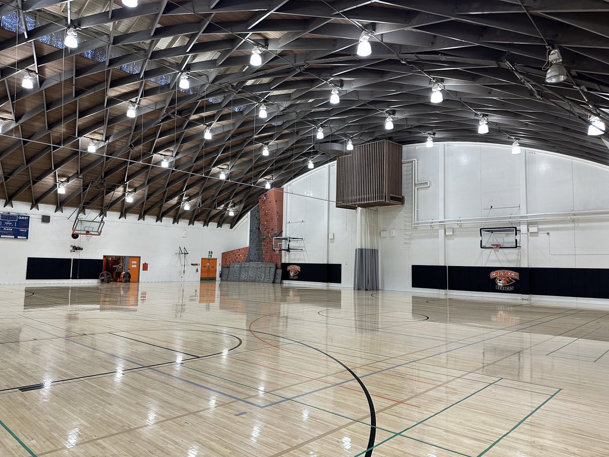 mu_anand's tweet image. Freshly waxed court. Dog days of summer. Love this time of year.