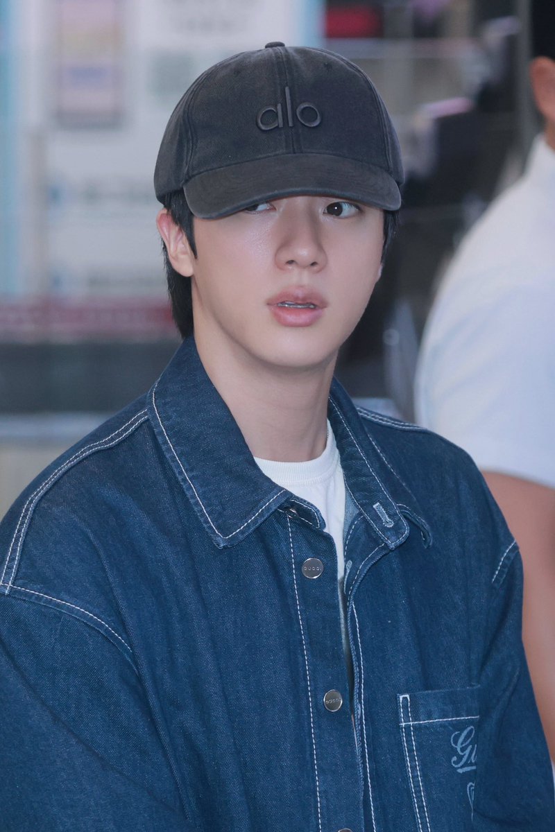 guinhouniverses's tweet image. copiem e colem para o #seokjin e o #taehyung:
HAVE A SAFE FLIGHT JIN
#RUNSEOKJIN_epTOUR_JAPAN
HAVE A SAFE FLIGHT TAEHYUNG
KIM TAEHYUNG IS COMING
#TAEHYUNGxCELINE #CelineBoyV