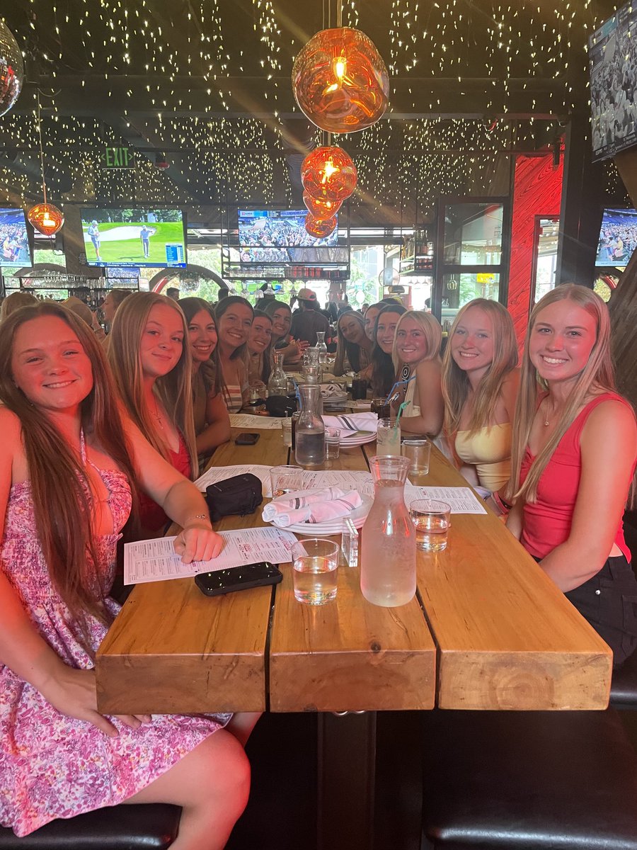 18u Anderson grabbing some team dinner tonight!