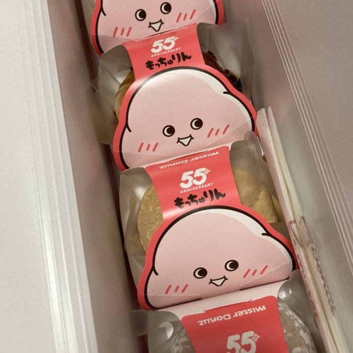 家族にお願いされてもっちゅりんを買ってきたんですが、すごい列でした🤣販売時間前に行ったのに40人くらい並んでたよ💦