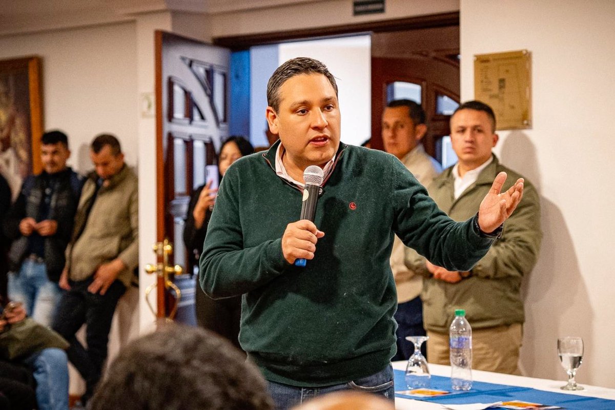 MauricioLizcano's tweet photo. ¡Otro lleno total! El #Colombianismo sigue creciendo con fuerza en las regiones. Gracias, Nariño, por esta energía imparable. ¡Vamos a ser la gran sorpresa de las elecciones! https://t.co/QBSSl1YMR6