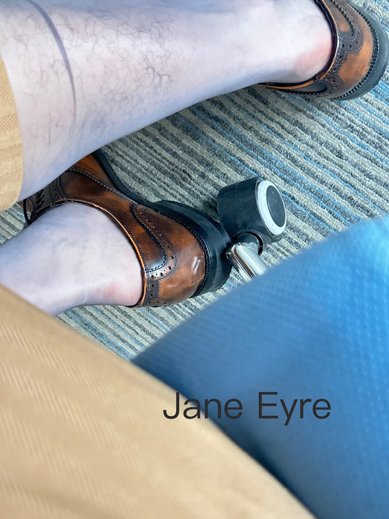 晨光熹微踏上通勤路，键盘敲击与咖啡香气构成专属BGM，让每个工作日都充满仪式感"；‌‌