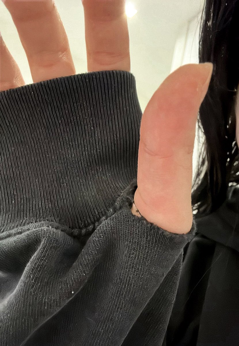 tsunderebutt's tweet image. this is not post worthy at all but i tore my sweater and im really pissed off about it!!!!!!! >:(((