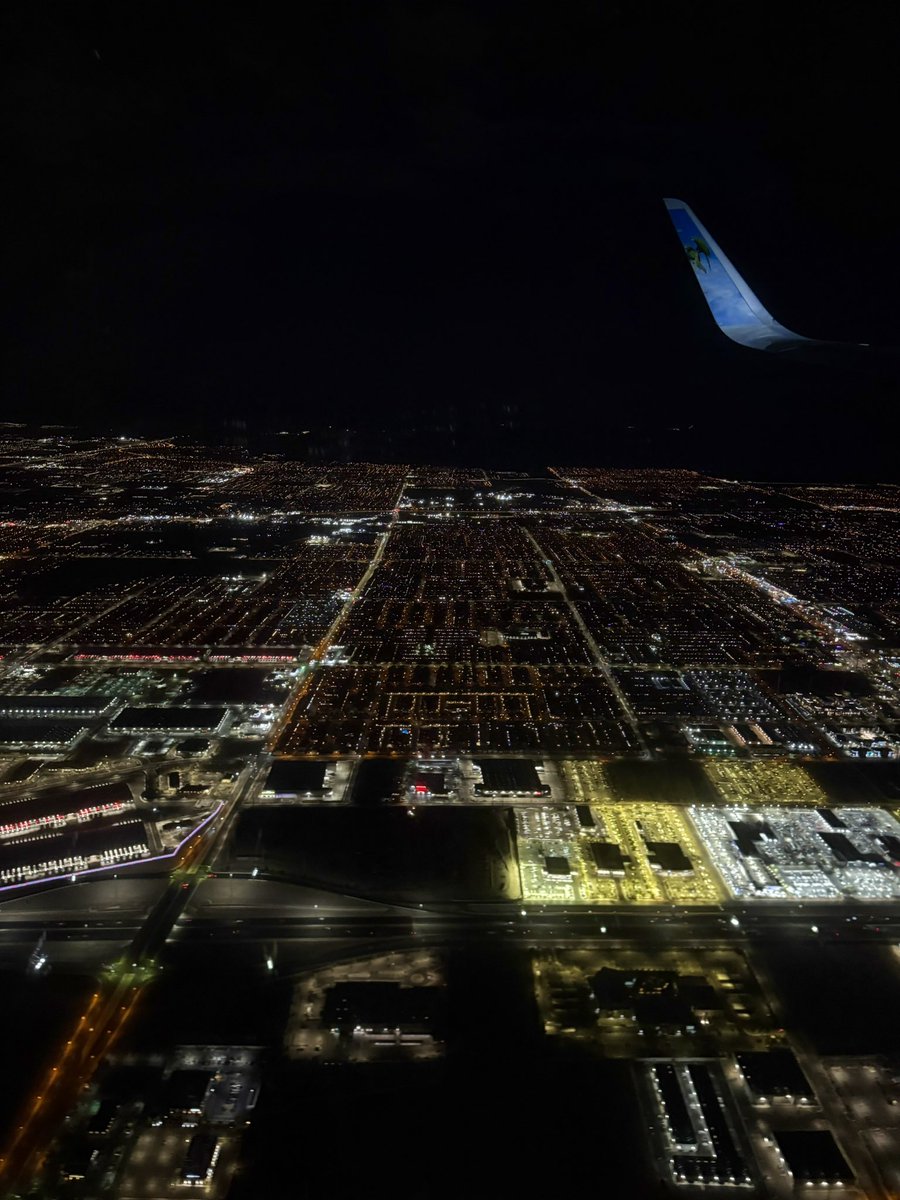 takomalangano's tweet image. TBT. It’s always interesting viewing Las Vegas from the sky 🏙️🌌