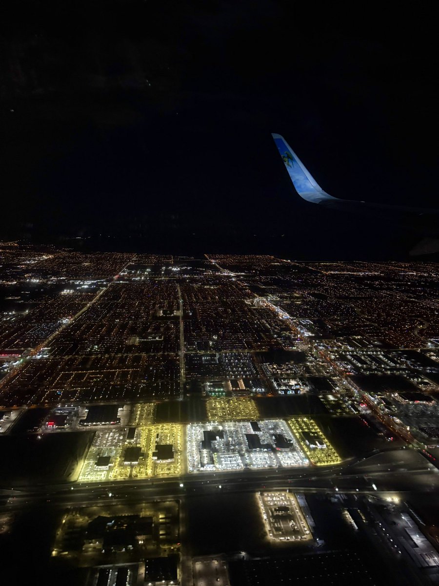 takomalangano's tweet image. TBT. It’s always interesting viewing Las Vegas from the sky 🏙️🌌