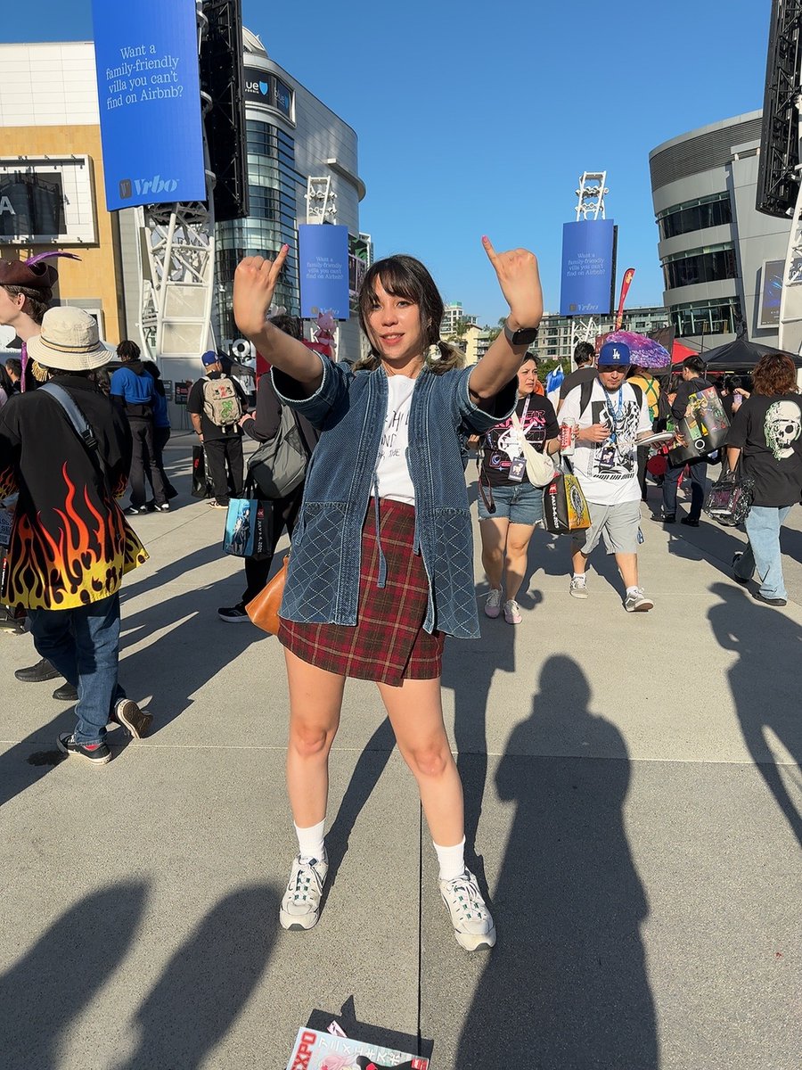 _inktho's tweet image. AX day 1!! Did a simple closet cosplay for Nina today ~ excited to see TOGETOGE!!