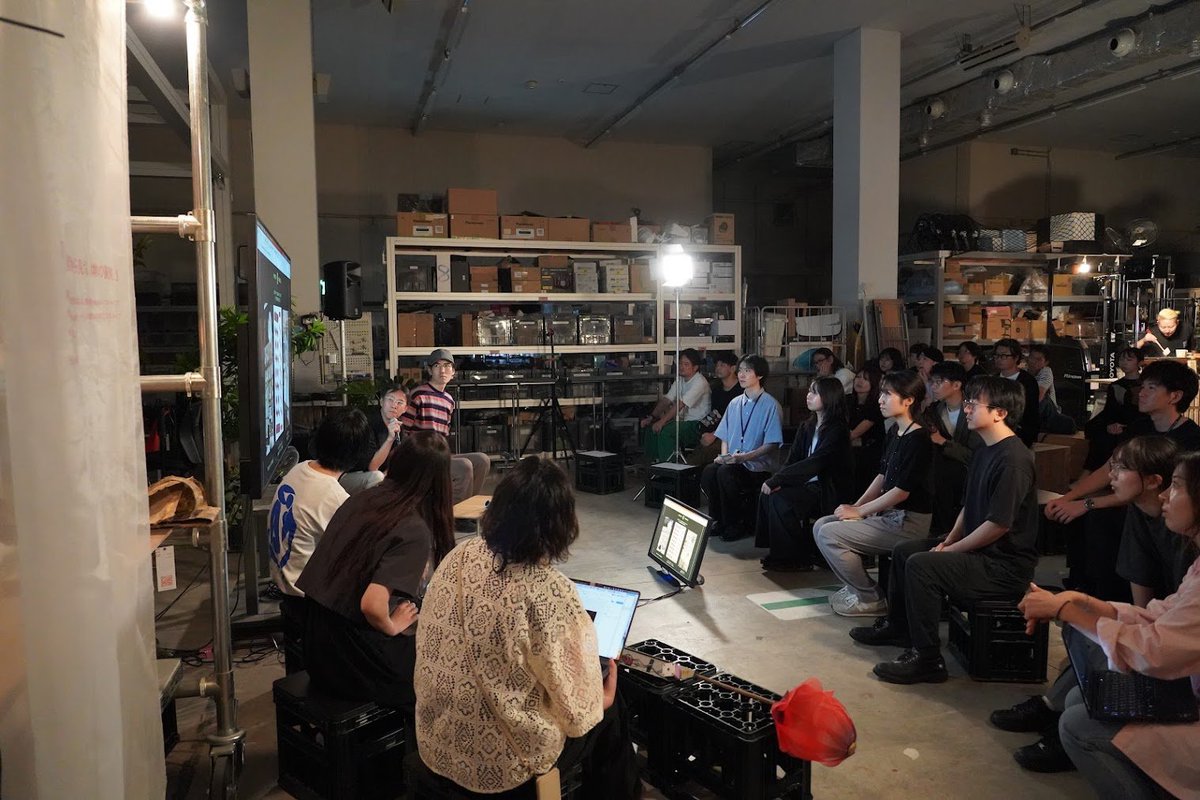 HakutenCorp's tweet image. 先日開催した「100prototypesサカバ」の様子👀
金曜夜にも関わらず、たくさんの方にご参加いただきました。ご来場ありがとうございました。当日は、プロジェクトの制作背景や企画についてお話し、交流会も大盛況でした。100prototypesにちなんで100種類(!)のおでんもご用意。🍢🍶…