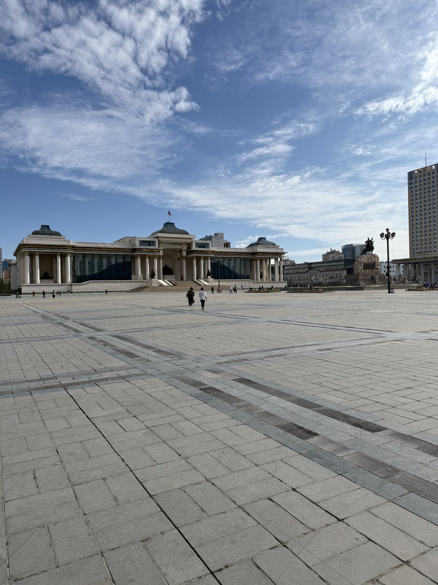 Өмхий ноноон дрож байхгүй цэлийгээд сайхан болж