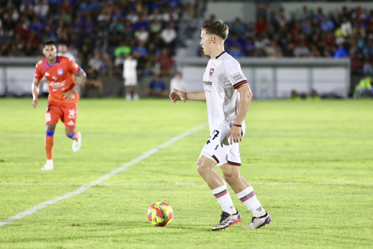 Newells's tweet photo. ⚽️ Final del partido en Veracruz: Newell’s 0 - Mazatlán 1. https://t.co/B3YeVL5GUR
