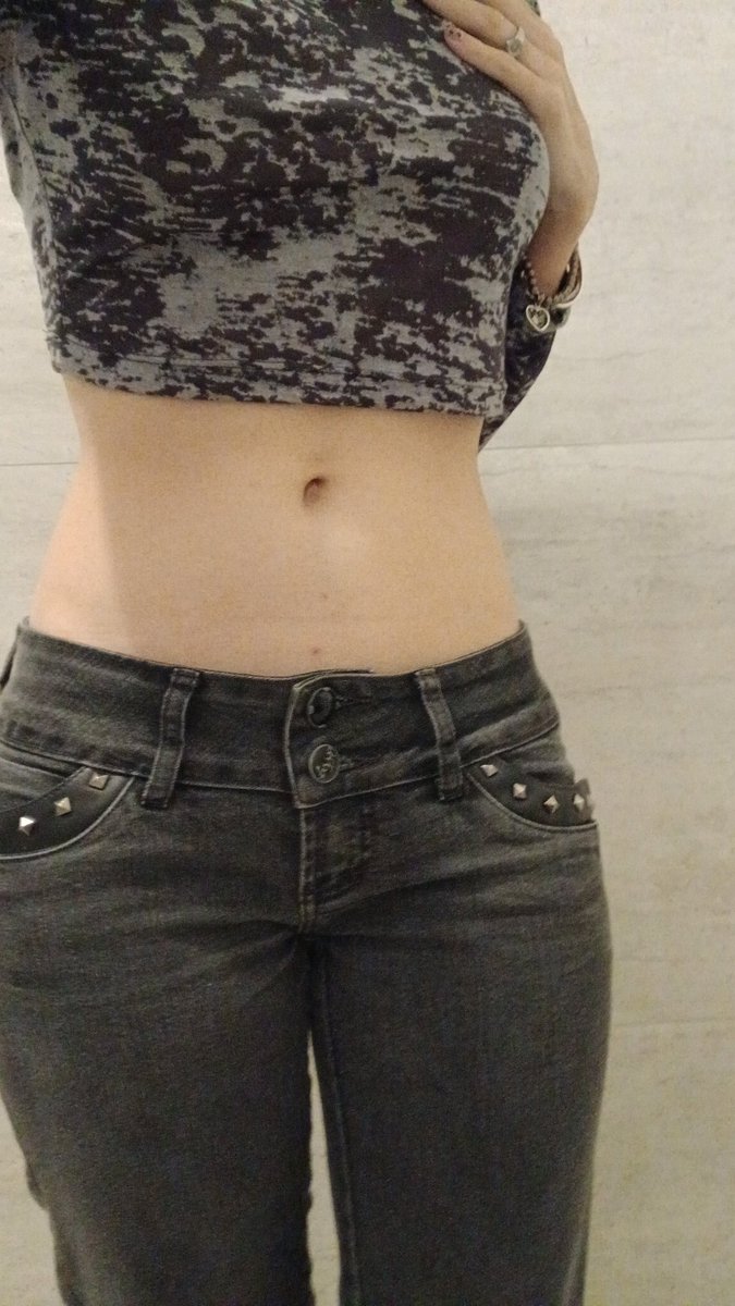 E nós (garotas de quadril largo) que sempre parecemos gordas?
Meu quadril fode com tudo. 
Alguma thispo q tem quadril largo pra eu me inspirar? Pfvrrr