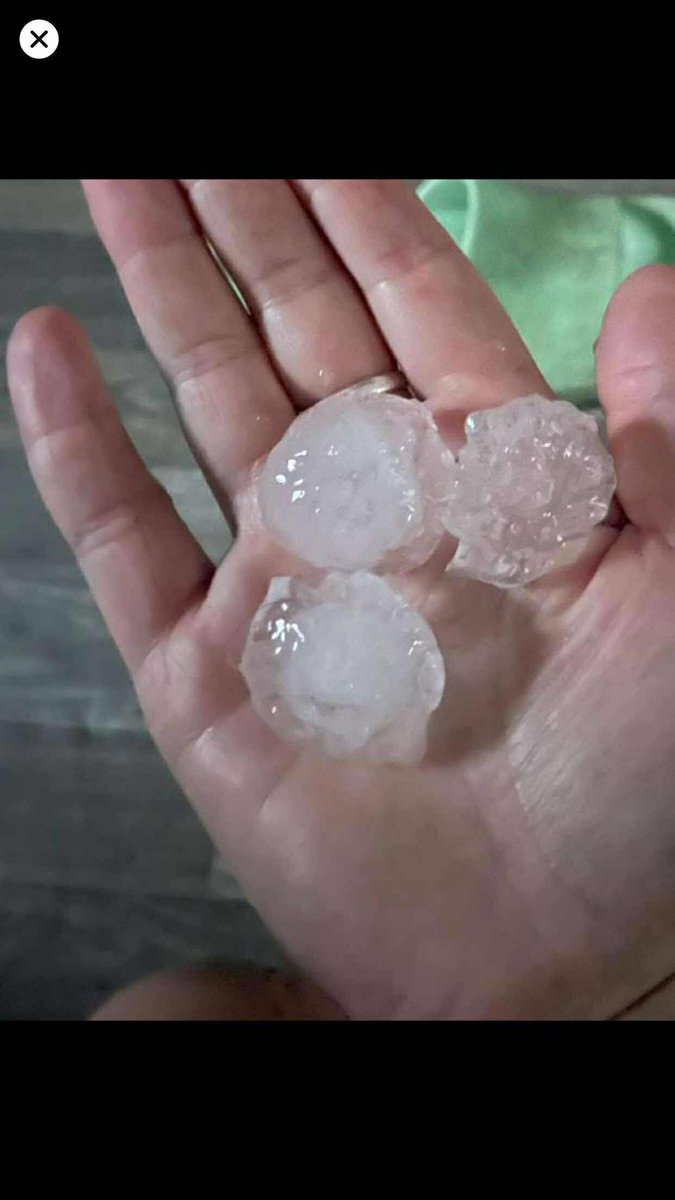 Danbury_WX's tweet image. It’s July 3rd and cars slid off the road due to “icing” conditions in NE CT. This was hail accumulation on the roads!
📸 Alicen Groh
