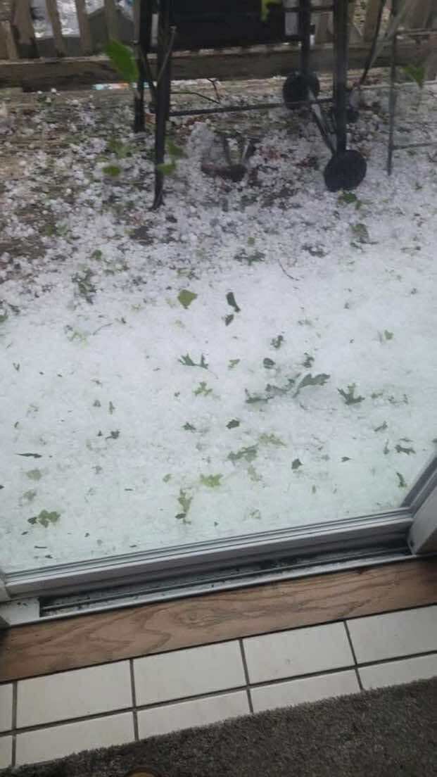 Danbury_WX's tweet image. It’s July 3rd and cars slid off the road due to “icing” conditions in NE CT. This was hail accumulation on the roads!
📸 Alicen Groh